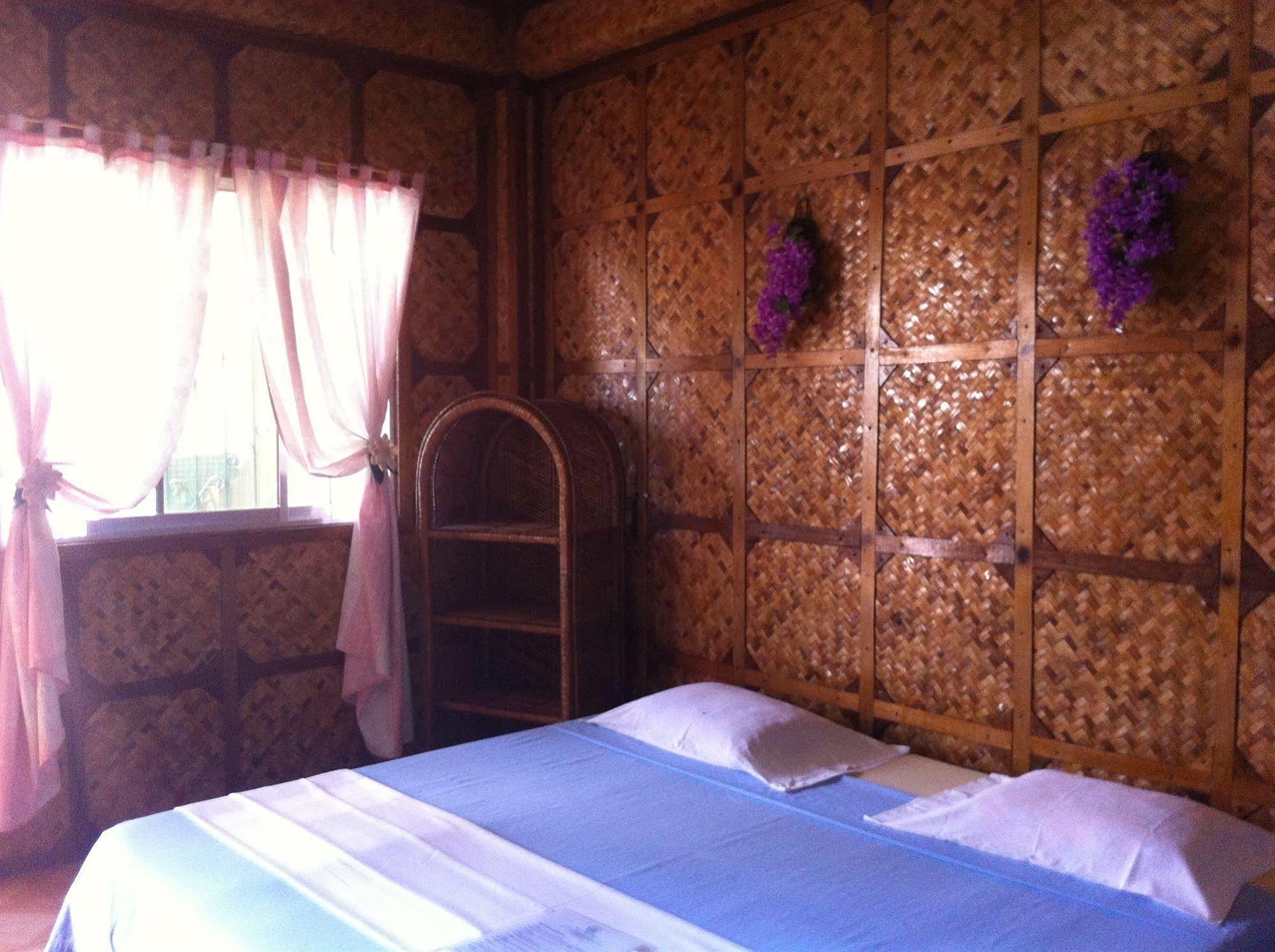 Merly's Place 2*