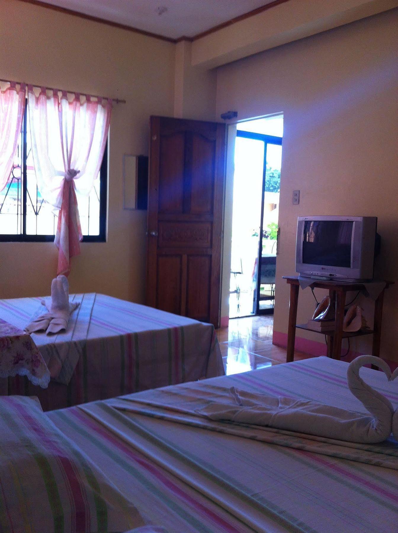 Merly's Place Manoc-Manoc